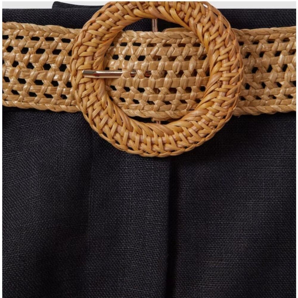 REISS Belle Linen Belted Shorts in Navy - Picture 6 of 11